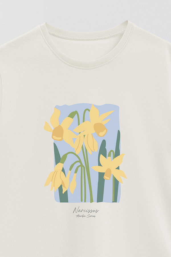 REMERA BASICA ESTAMPADA GARDEN NARCISSUS