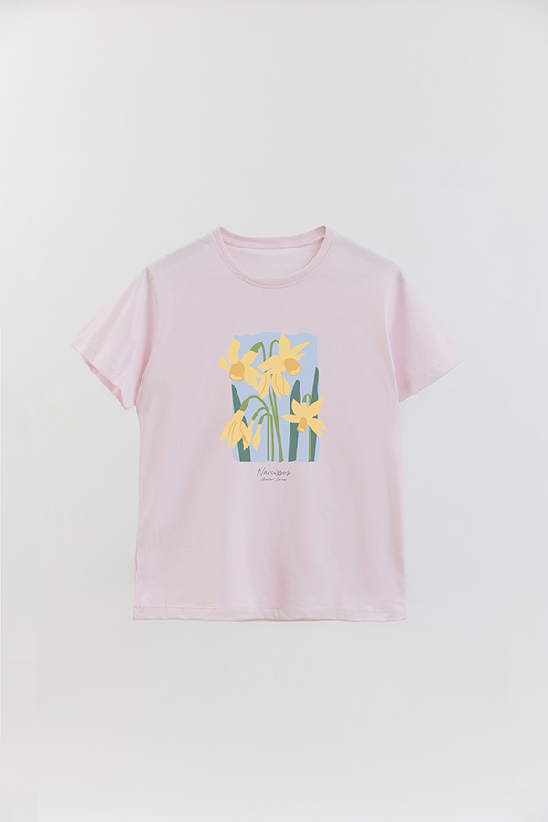 REMERA BASICA ESTAMPADA GARDEN NARCISSUS