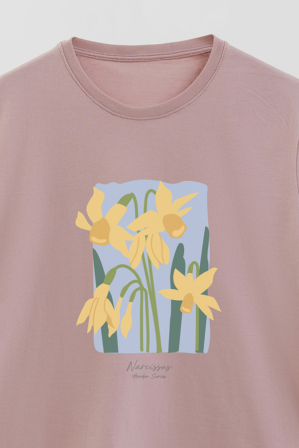 REMERA BASICA ESTAMPADA GARDEN NARCISSUS