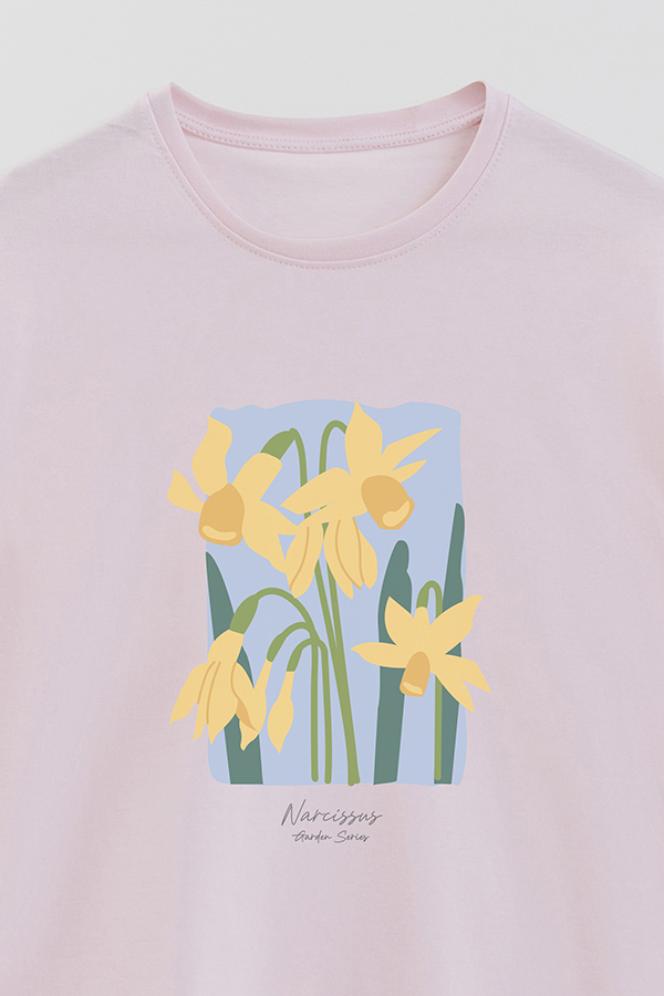 REMERA BASICA ESTAMPADA GARDEN NARCISSUS