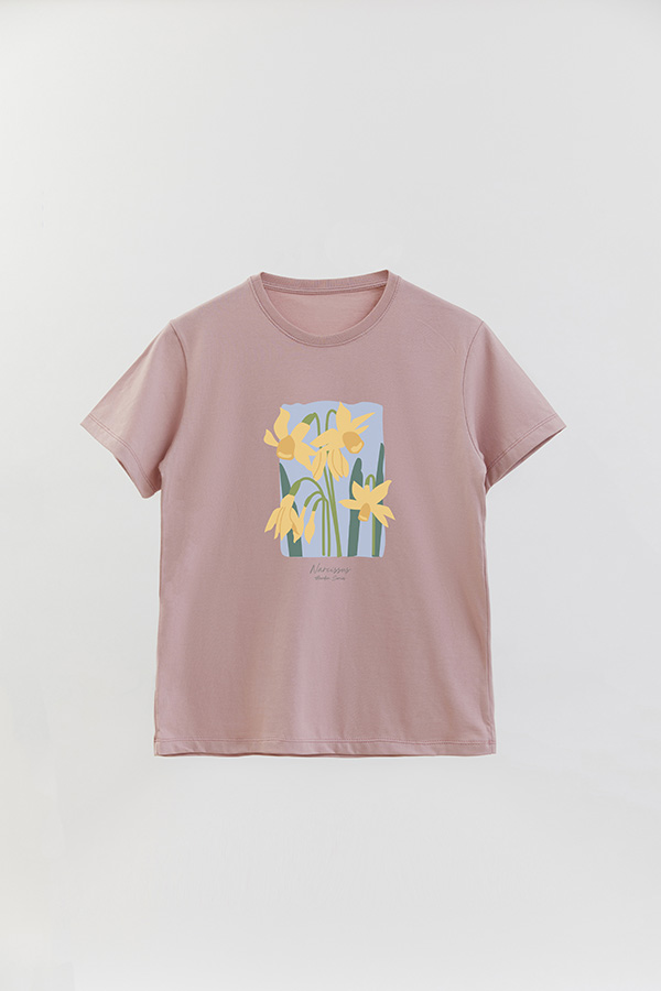 REMERA BASICA ESTAMPADA GARDEN NARCISSUS