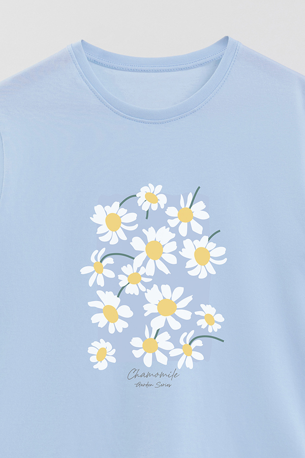 REMERA BASICA ESTAMPADA GARDEN CHAMOMILE BLUE