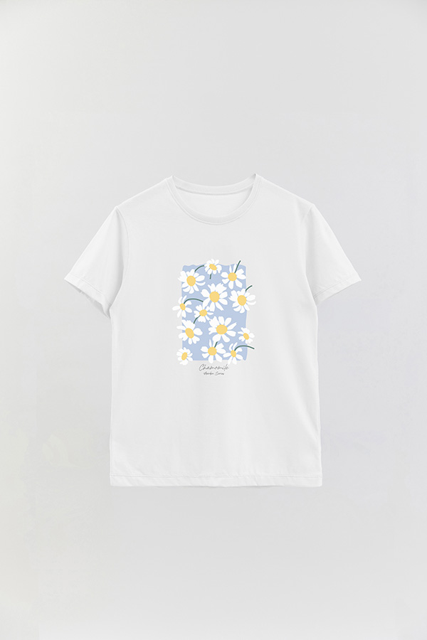 REMERA BASICA ESTAMPADA GARDEN CHAMOMILE BLUE