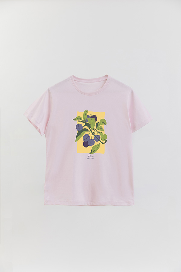 REMERA BASICA ESTAMPADA FRUITS PLUM