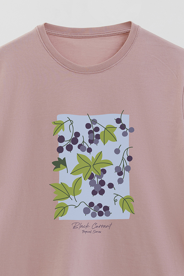 REMERA BASICA ESTAMPADA FRUITS BLACK CURRANT