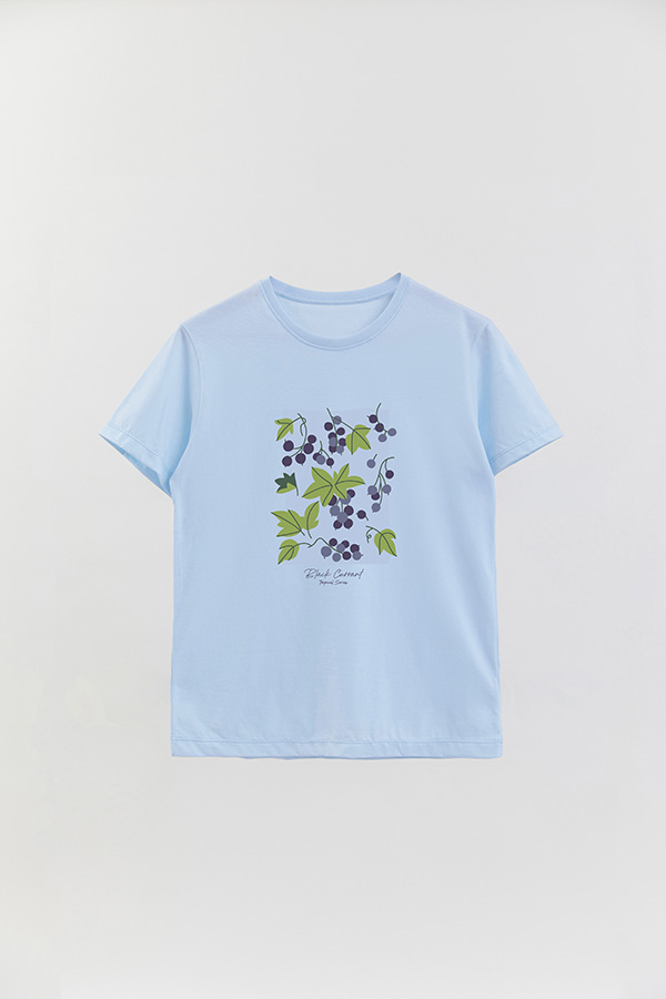 REMERA BASICA ESTAMPADA FRUITS BLACK CURRANT