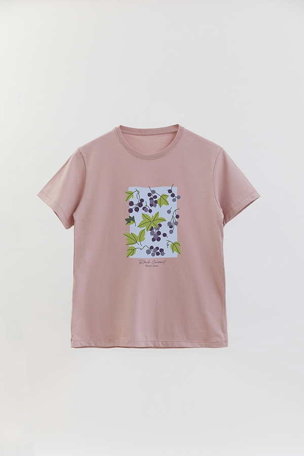 REMERA BASICA ESTAMPADA FRUITS BLACK CURRANT