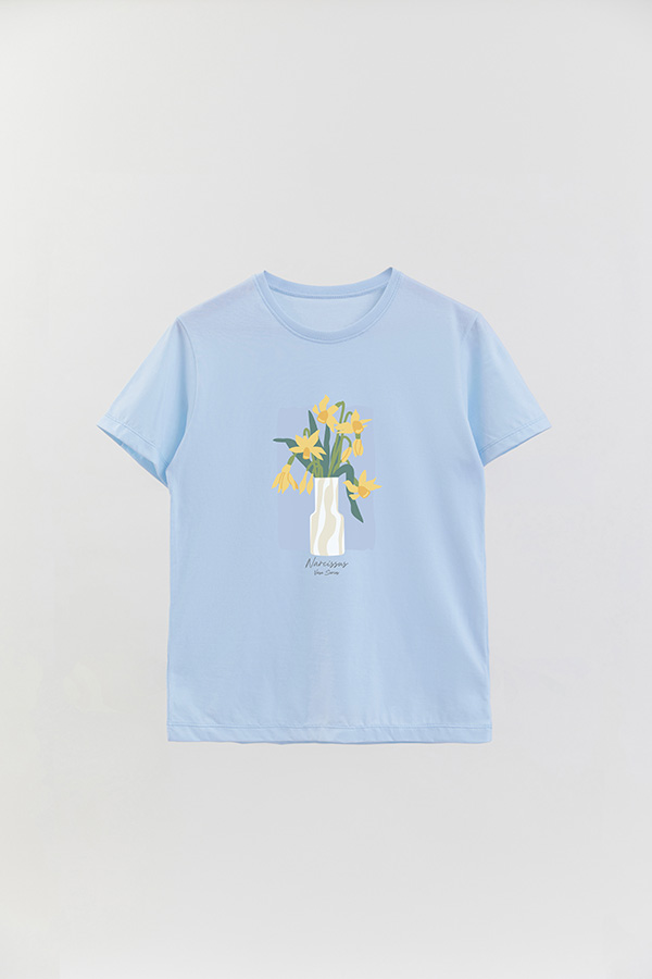 REMERA BASICA ESTAMPADA FLORAL NARCISSUS