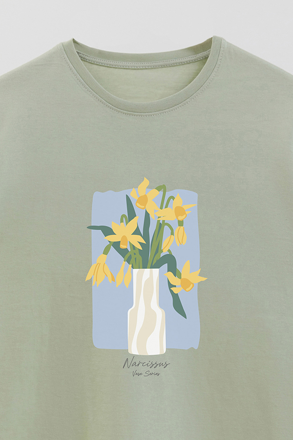 REMERA BASICA ESTAMPADA FLORAL NARCISSUS