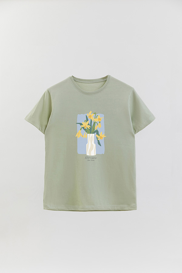 REMERA BASICA ESTAMPADA FLORAL NARCISSUS