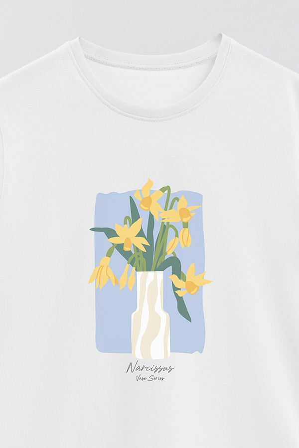 REMERA BASICA ESTAMPADA FLORAL NARCISSUS