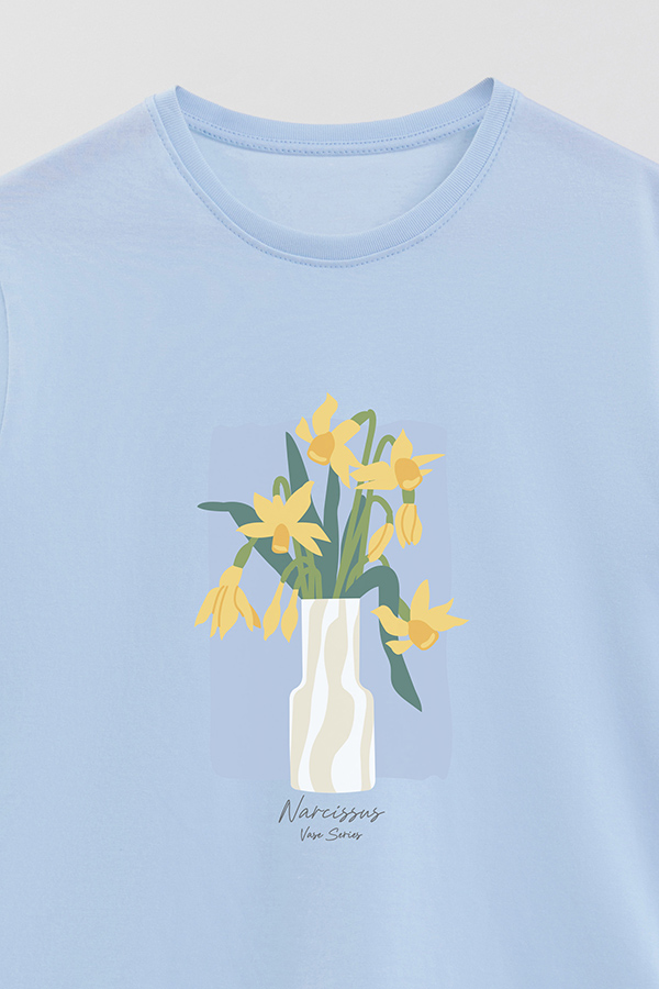 REMERA BASICA ESTAMPADA FLORAL NARCISSUS