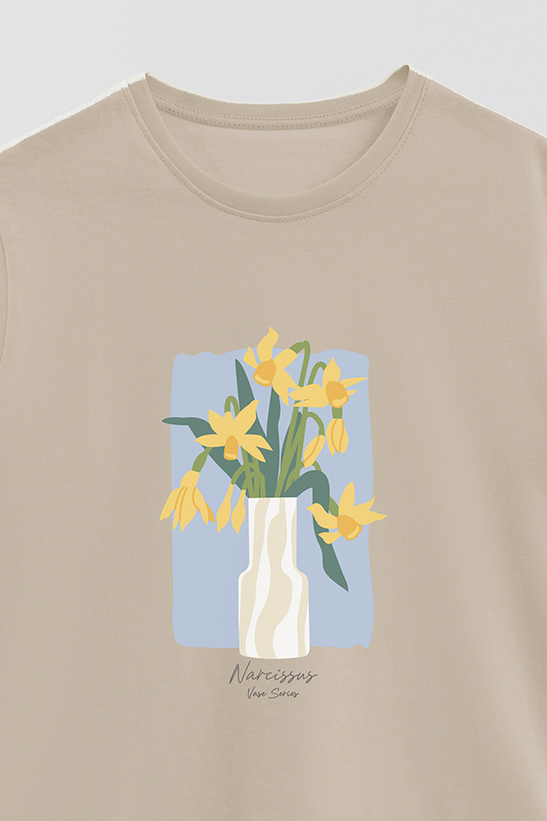 REMERA BASICA ESTAMPADA FLORAL NARCISSUS
