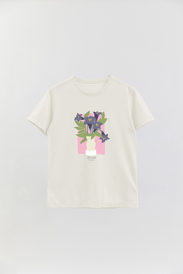 REMERA BASICA ESTAMPADA FLORAL BLUEBELLS
