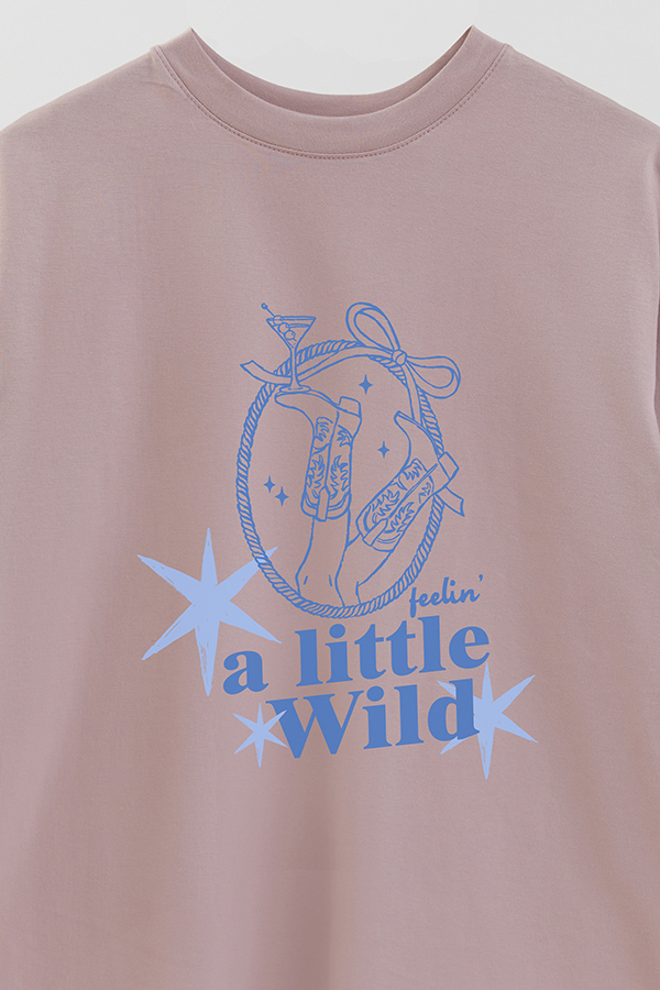 REMERA OVER ESTAMPADA WT FEELING A LITTLE WILD