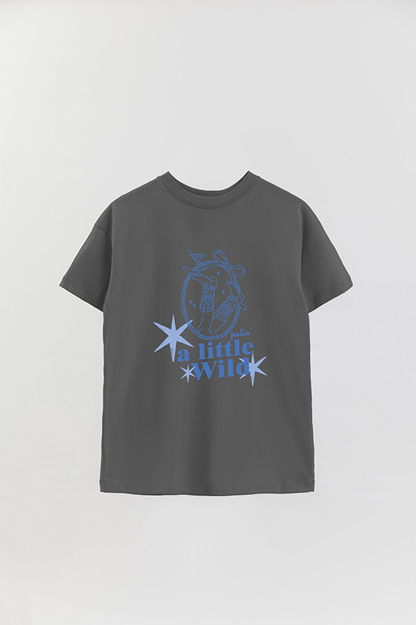 REMERA OVER ESTAMPADA WT FEELING A LITTLE WILD
