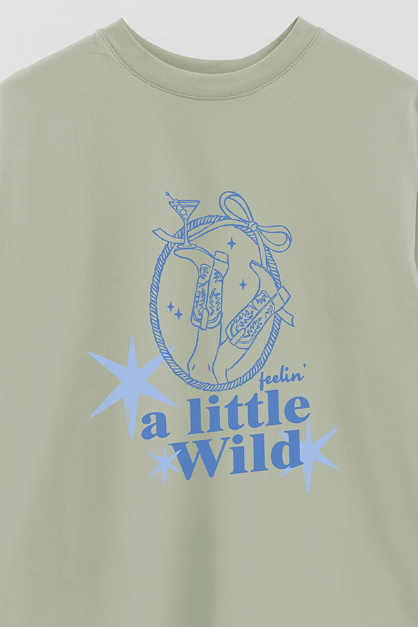 REMERA OVER ESTAMPADA WT FEELING A LITTLE WILD