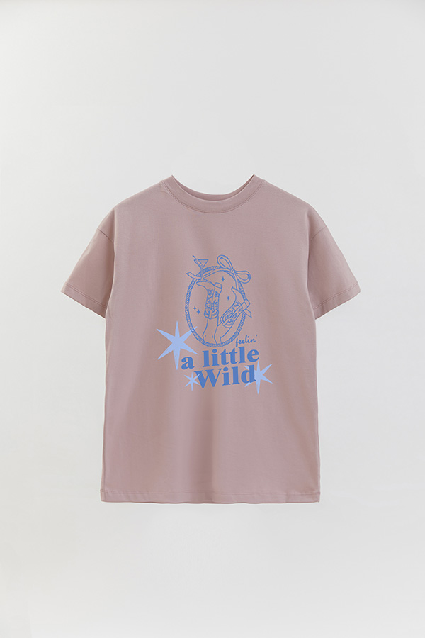 REMERA OVER ESTAMPADA WT FEELING A LITTLE WILD