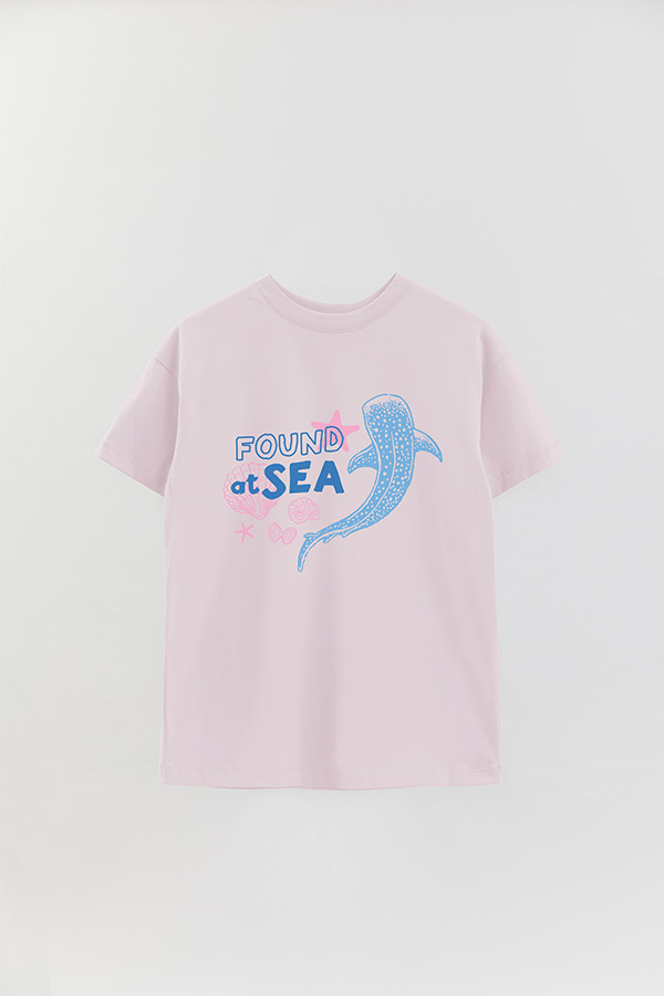 REMERA OVER ESTAMPADA SB FOUND AT SEA