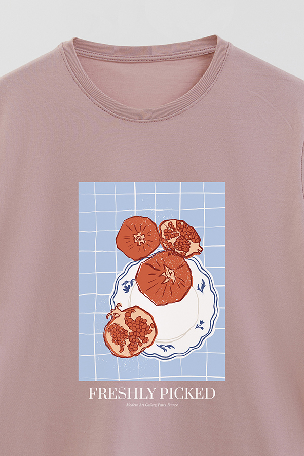 REMERA BASICA ESTAMPADA FOOD POMEGRANATE