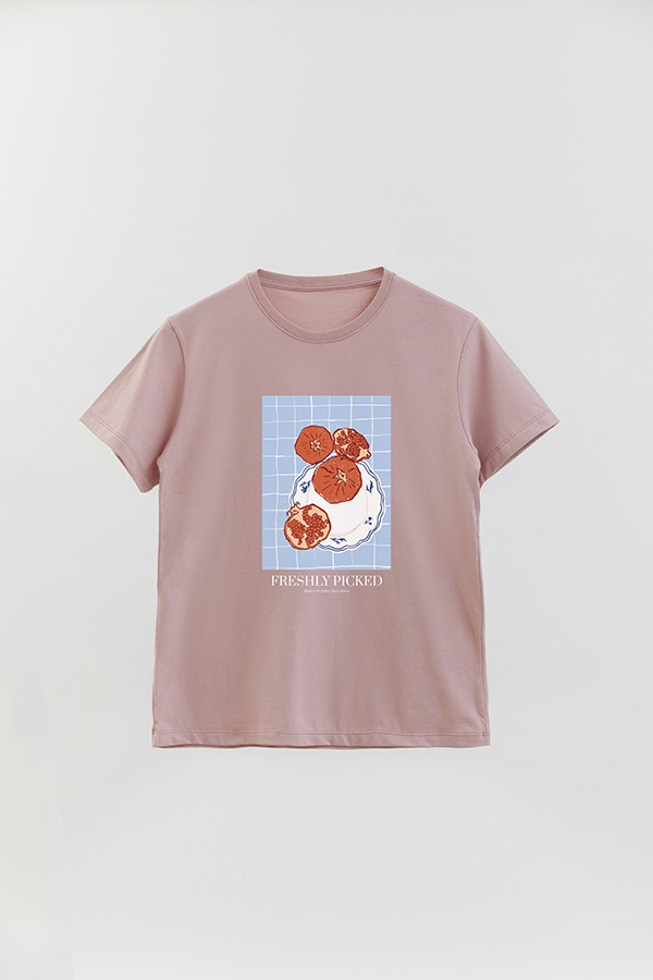 REMERA BASICA ESTAMPADA FOOD POMEGRANATE