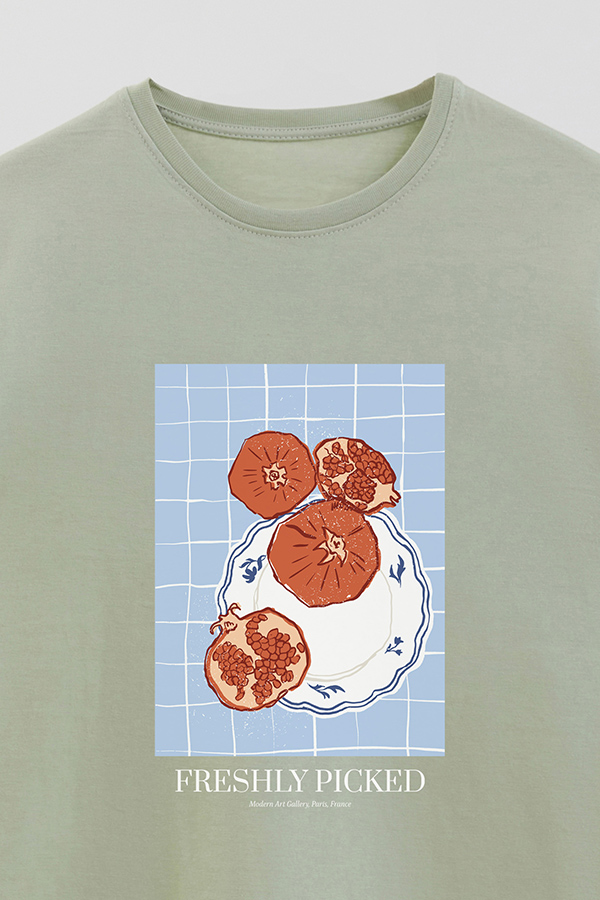 REMERA BASICA ESTAMPADA FOOD POMEGRANATE