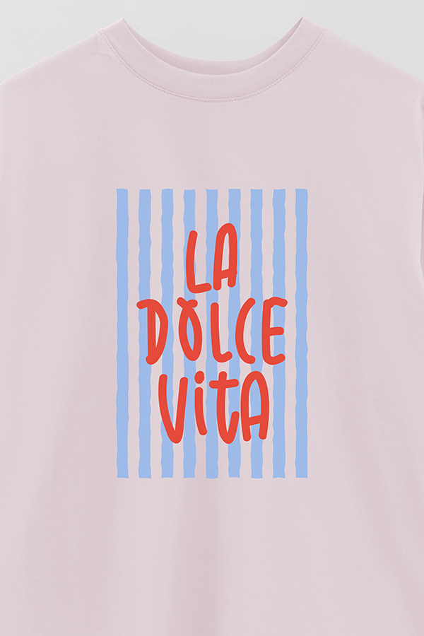 REMERA OVER ESTAMPADA ITALIAN LA DOLCE VITA