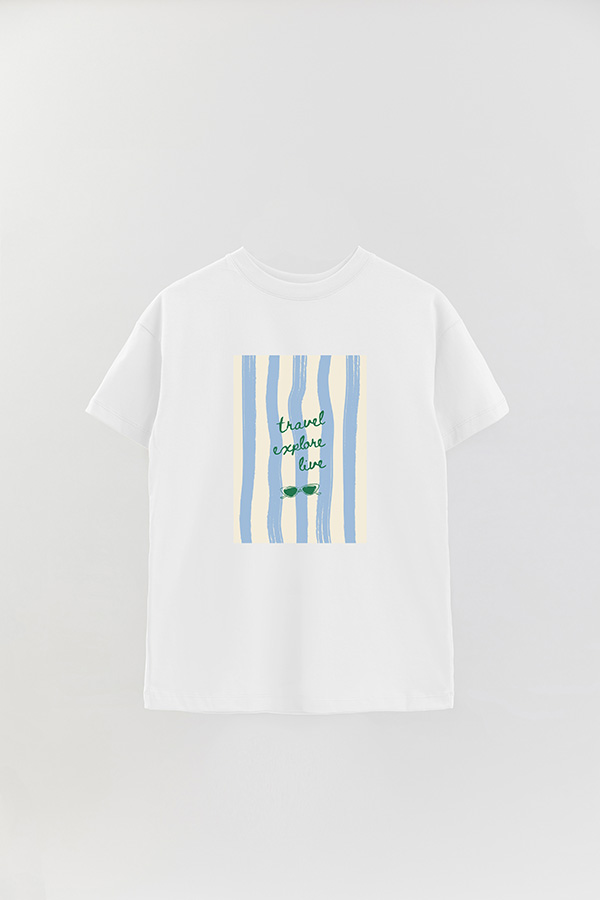 REMERA OVER ESTAMPADA STP TRAVEL EXPLORE LIVE