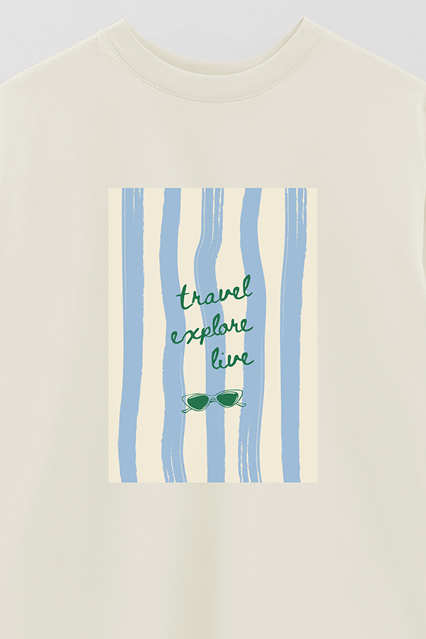 REMERA OVER ESTAMPADA STP TRAVEL EXPLORE LIVE