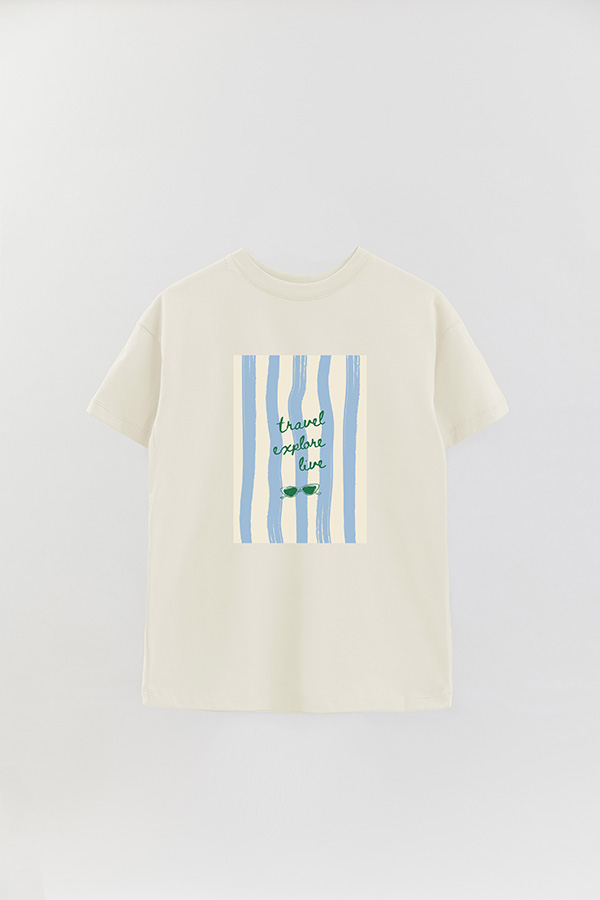 REMERA OVER ESTAMPADA STP TRAVEL EXPLORE LIVE