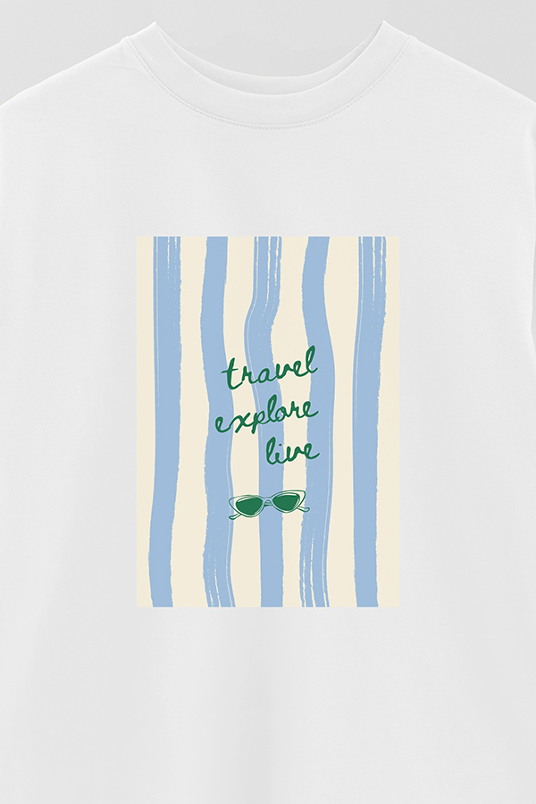 REMERA OVER ESTAMPADA STP TRAVEL EXPLORE LIVE