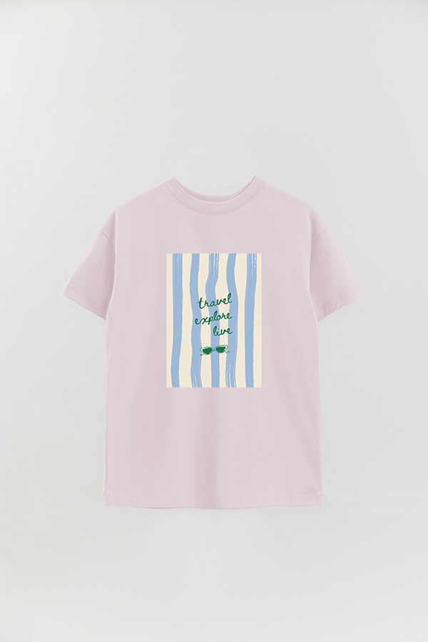 REMERA OVER ESTAMPADA STP TRAVEL EXPLORE LIVE