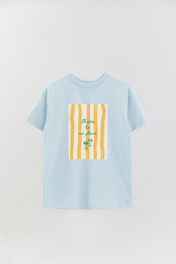 REMERA OVER ESTAMPADA STP CHEERS TO NO PLANS