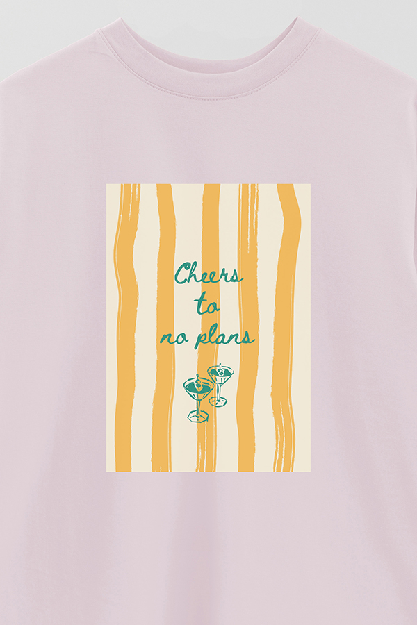 REMERA OVER ESTAMPADA STP CHEERS TO NO PLANS