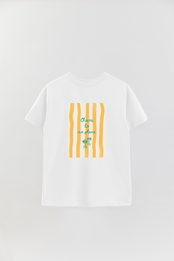 REMERA OVER ESTAMPADA STP CHEERS TO NO PLANS