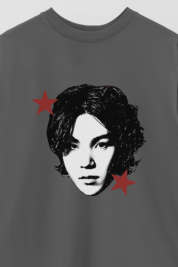 REMERA OVER ESTAMPADA BTS STAR SUGA