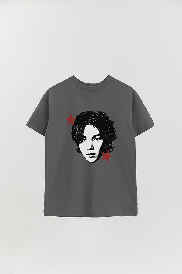 REMERA OVER ESTAMPADA BTS STAR SUGA