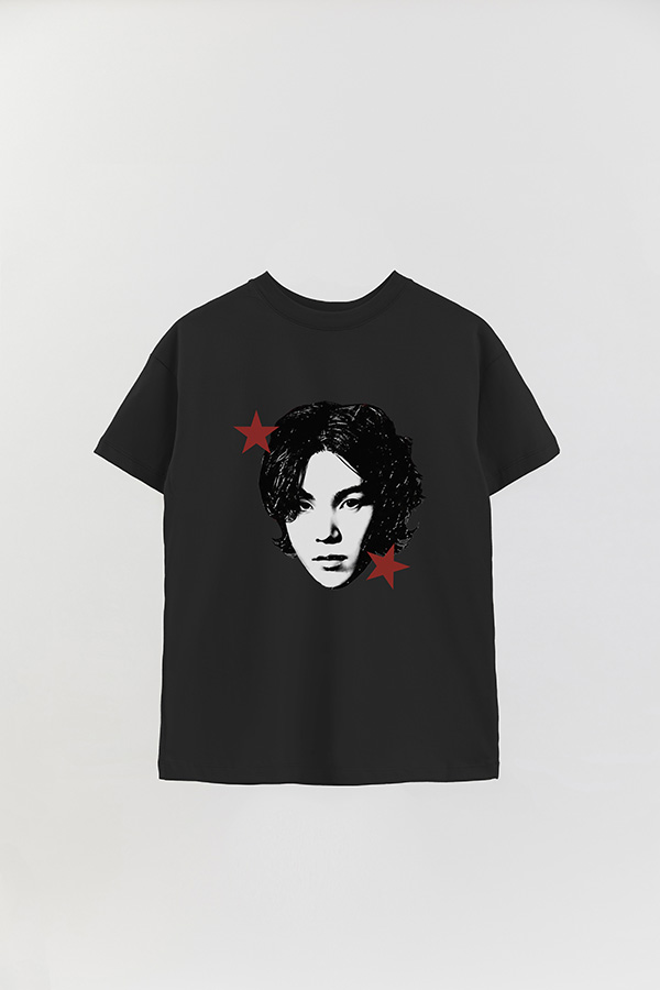 REMERA OVER ESTAMPADA BTS STAR SUGA