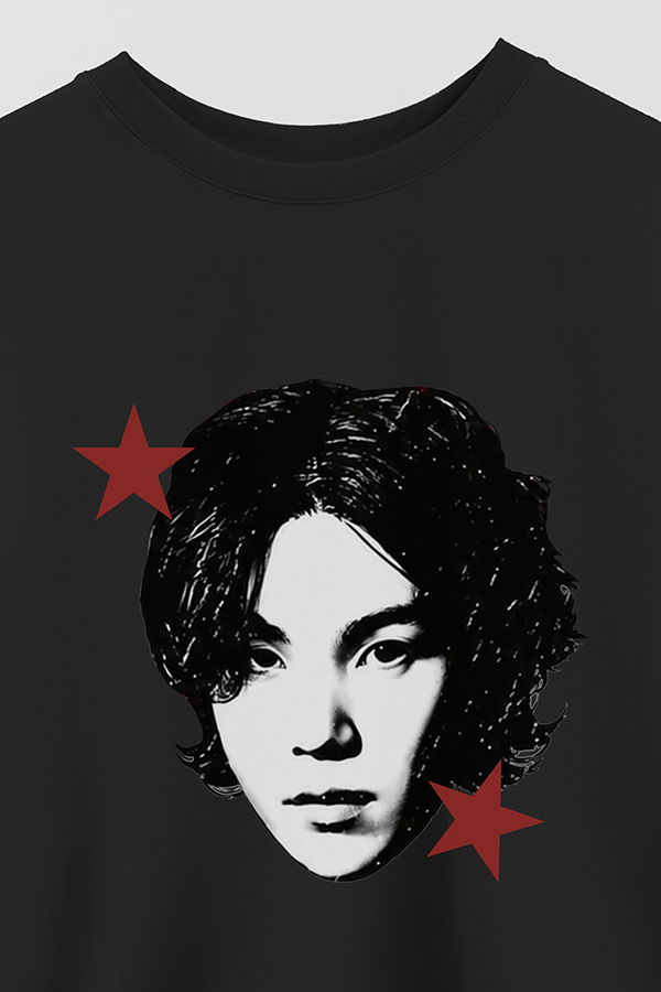REMERA CROP ESTAMPADA BTS STAR SUGA