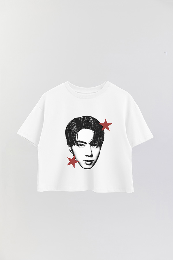 REMERA CROP ESTAMPADA BTS STAR JIN