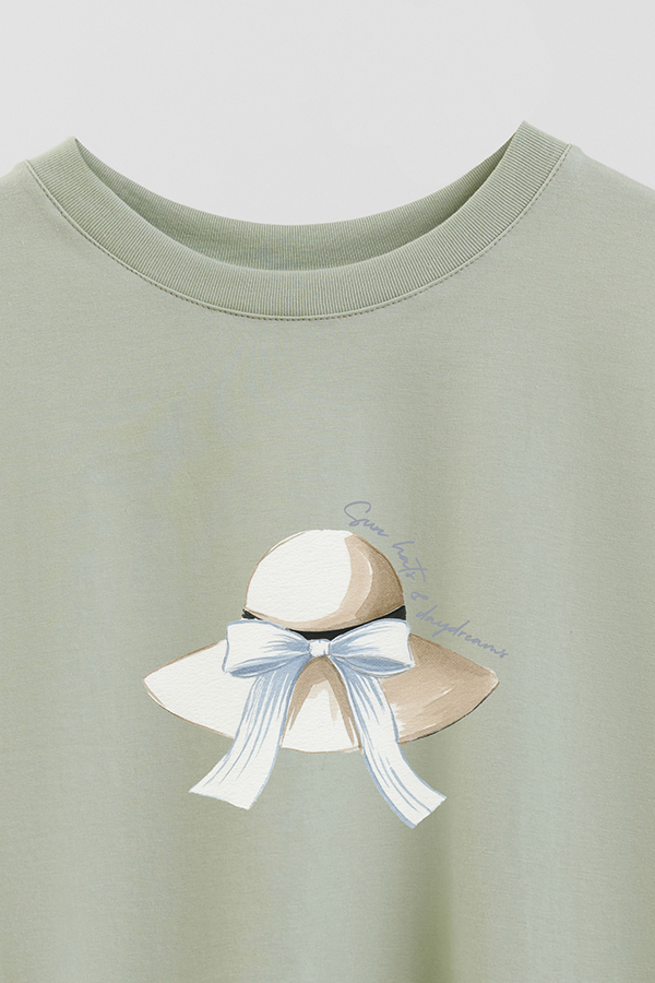 REMERA CROP ESTAMPADA COASTAL SUN HAT DAYDREAM