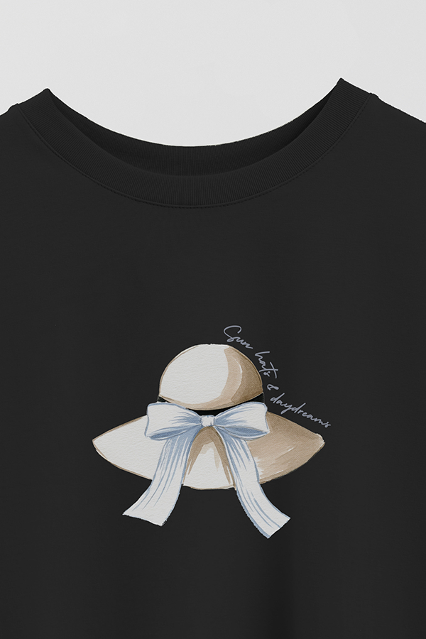 REMERA CROP ESTAMPADA COASTAL SUN HAT DAYDREAM