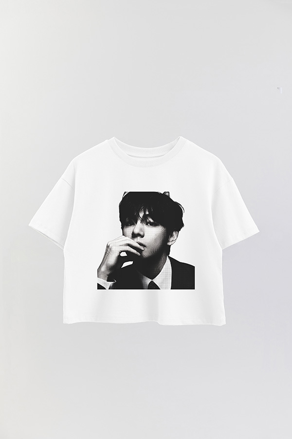 REMERA CROP ESTAMPADA BTS FR V