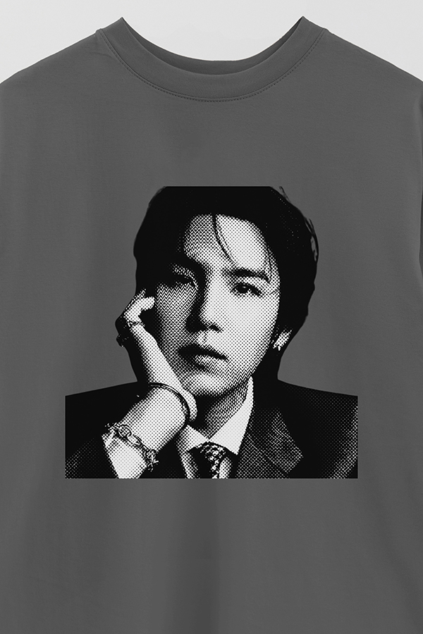 REMERA OVER ESTAMPADA BTS FR SUGA