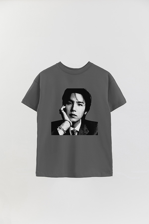 REMERA OVER ESTAMPADA BTS FR SUGA
