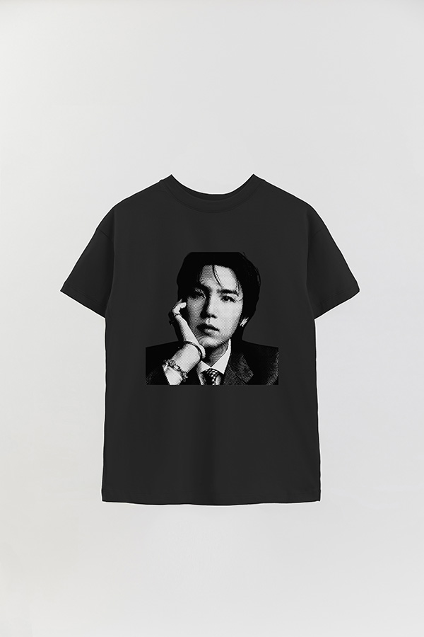 REMERA OVER ESTAMPADA BTS FR SUGA