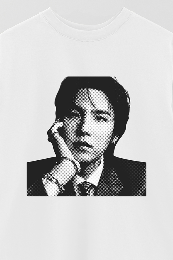 REMERA OVER ESTAMPADA BTS FR SUGA