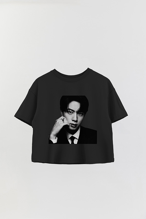 REMERA CROP ESTAMPADA BTS FR JIN