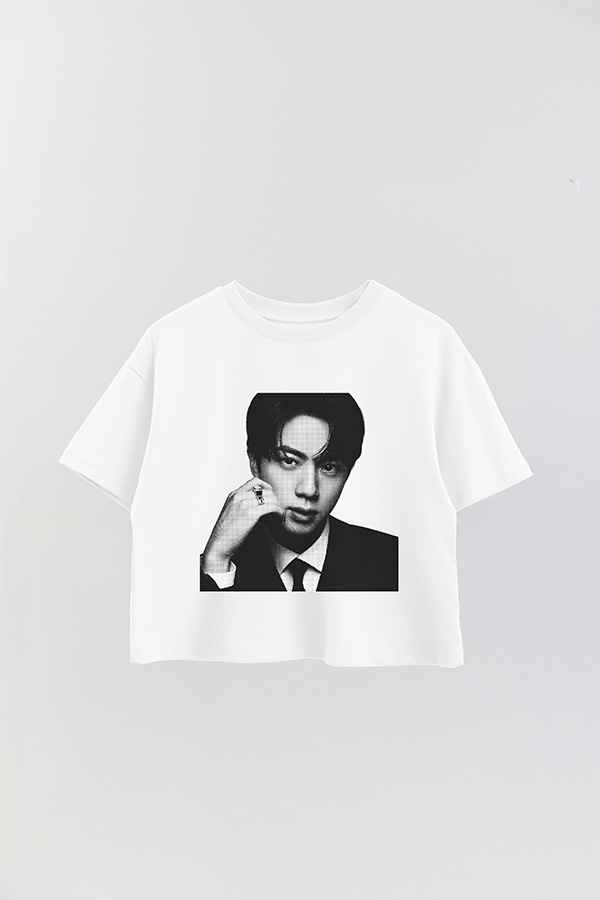 REMERA CROP ESTAMPADA BTS FR JIN
