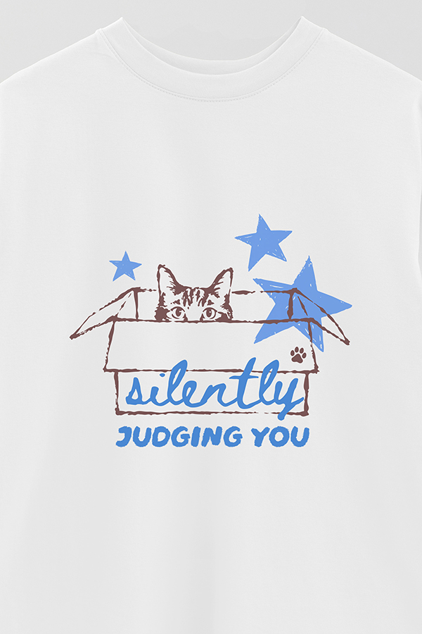 REMERA OVER ESTAMPADA CAT SILENTLY JUDGING YOU
